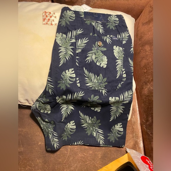 Printed shorts - Picture 2 of 7